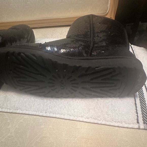 UGG black sequins boots - Picture 2 of 4